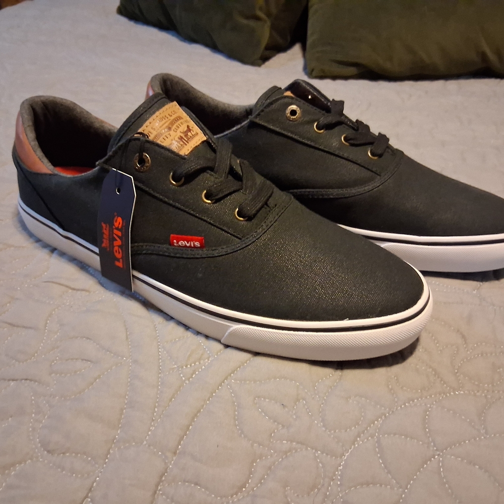 NWT Men's Levi's Black Canvas Sneakers Size 13 NWOB